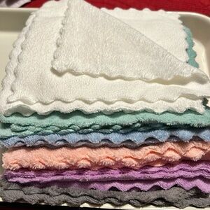 18 Make up remover cloths. New no tags 🐝